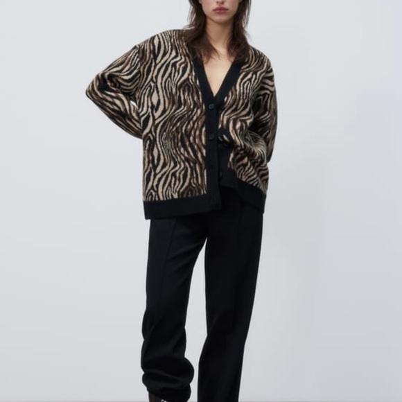 ZARA Animal Print V-Neck Cardigan Sweater - Picture 3 of 9